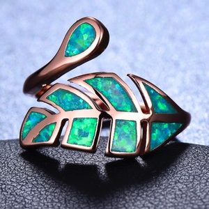 BRAND NEW 18KT/925S GREEN OPAL ADJUSTABLE RING